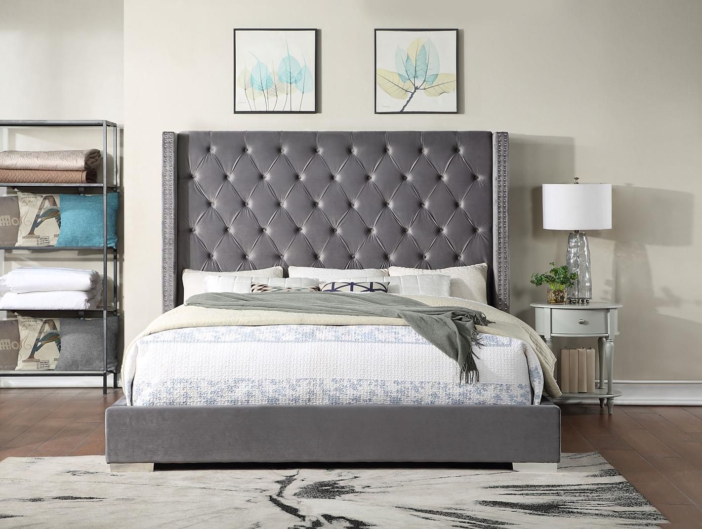 B581 - Velvet Bed, Size: King