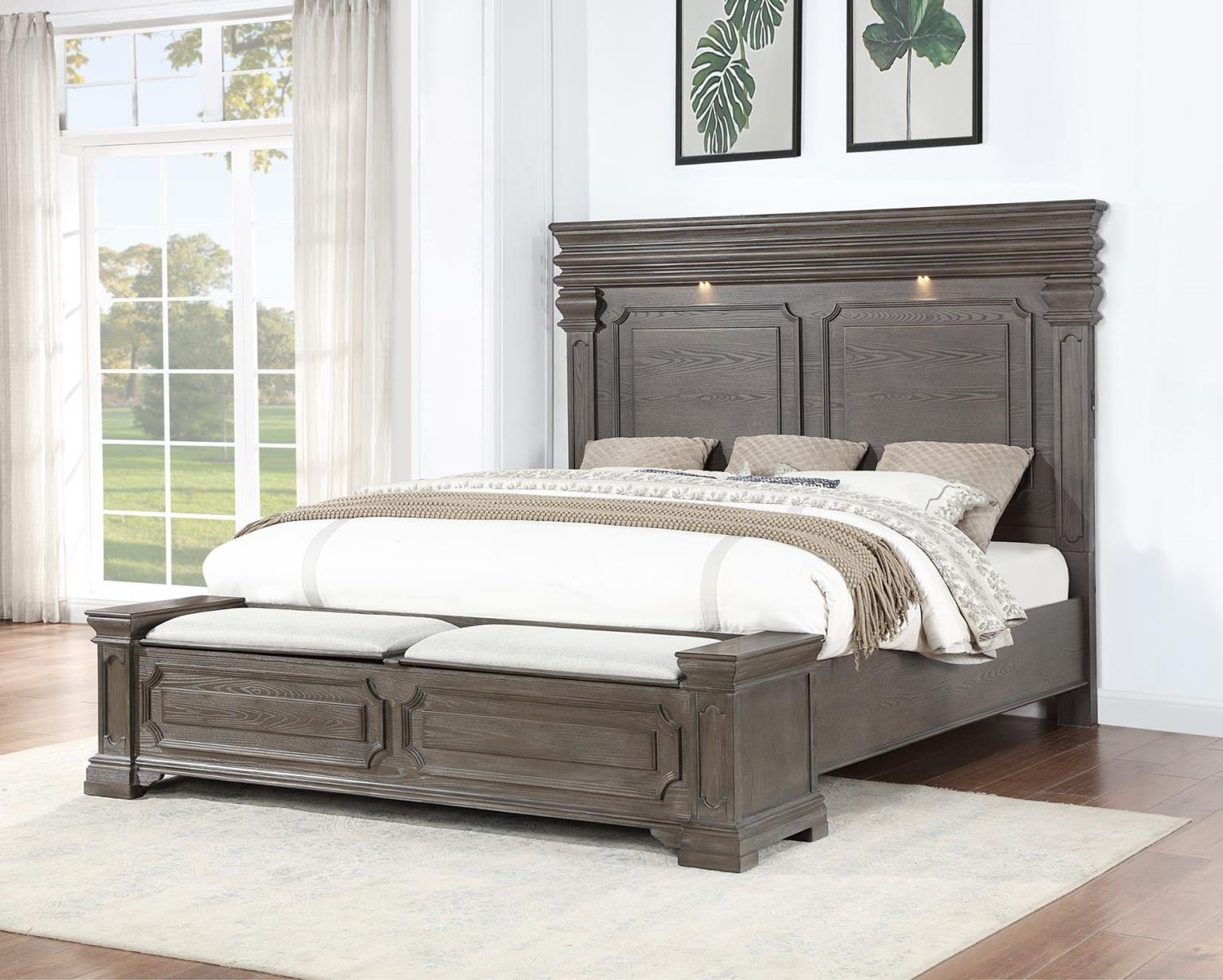 B067 - Bed, Size: Queen