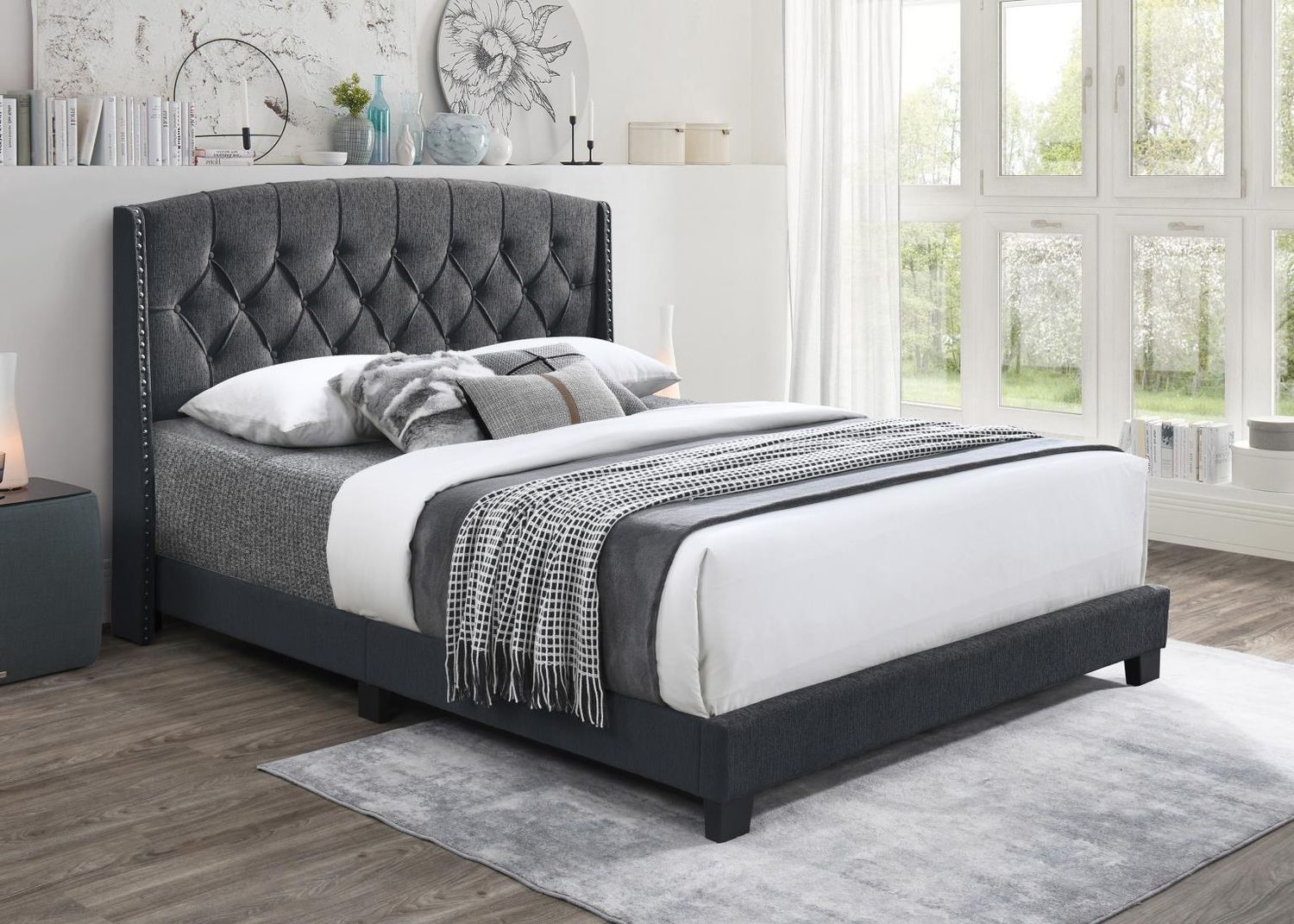 B595 - Bed, Size: King