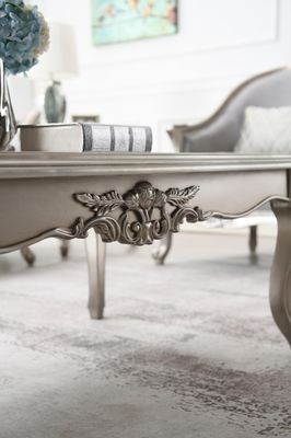 T198 - Traditional Table