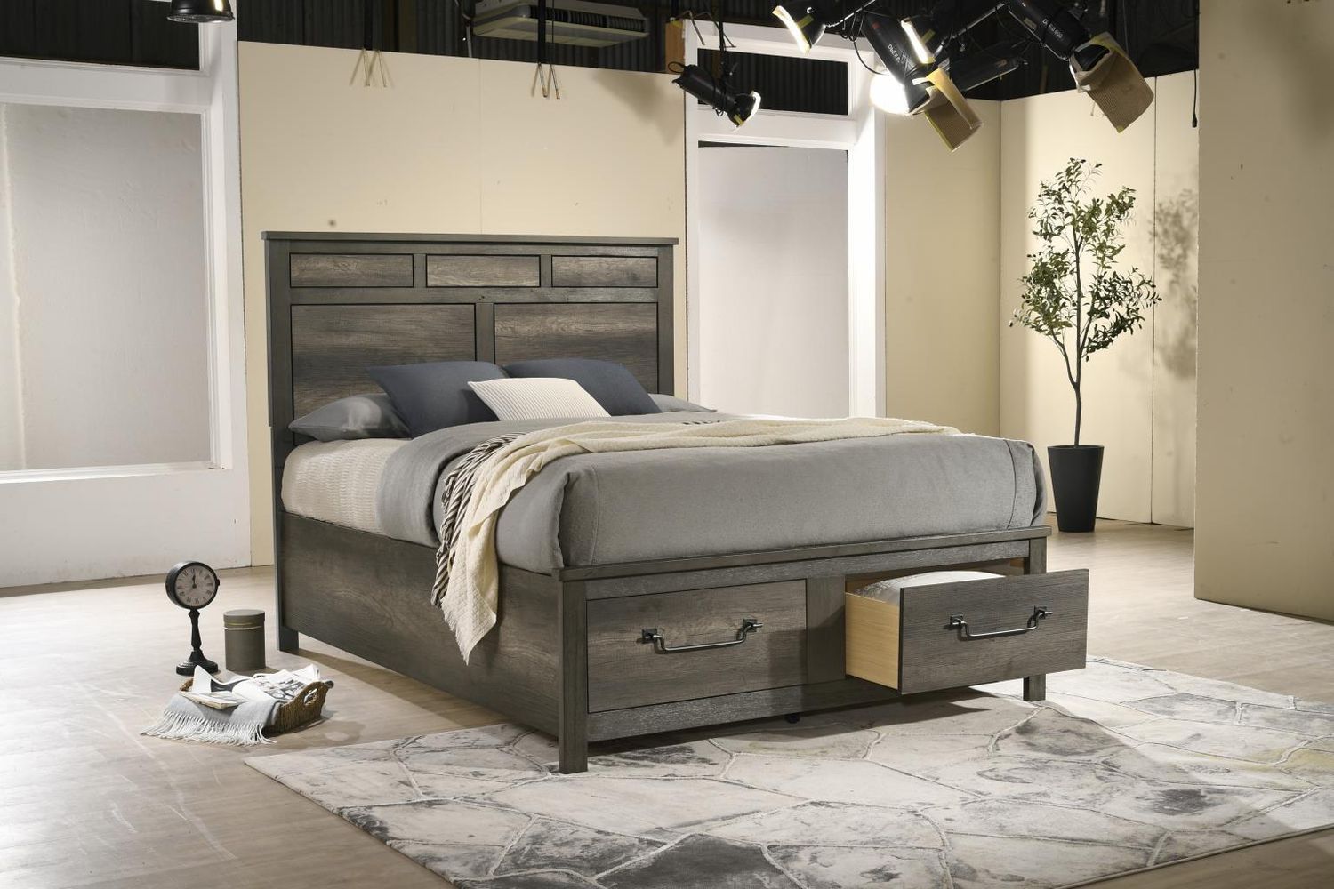 B271 - Bed, Size: King