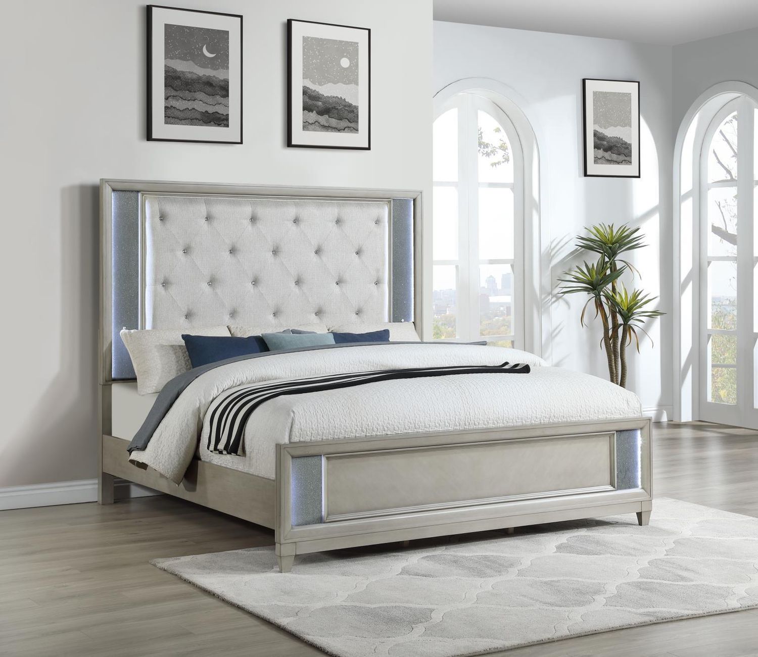 B090 - Bed, Size: King
