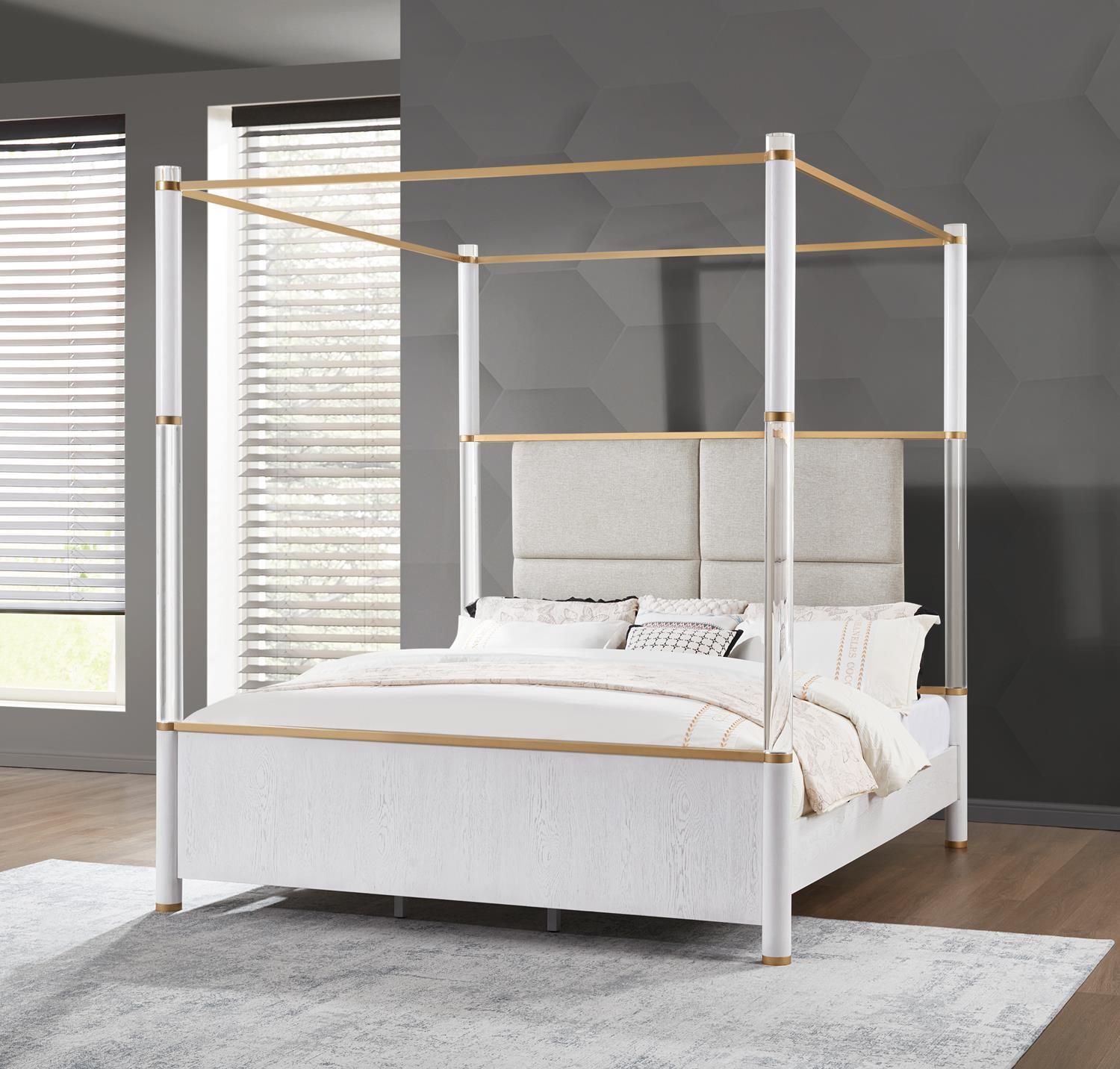 B093 - Canopy Bed, Size: Queen