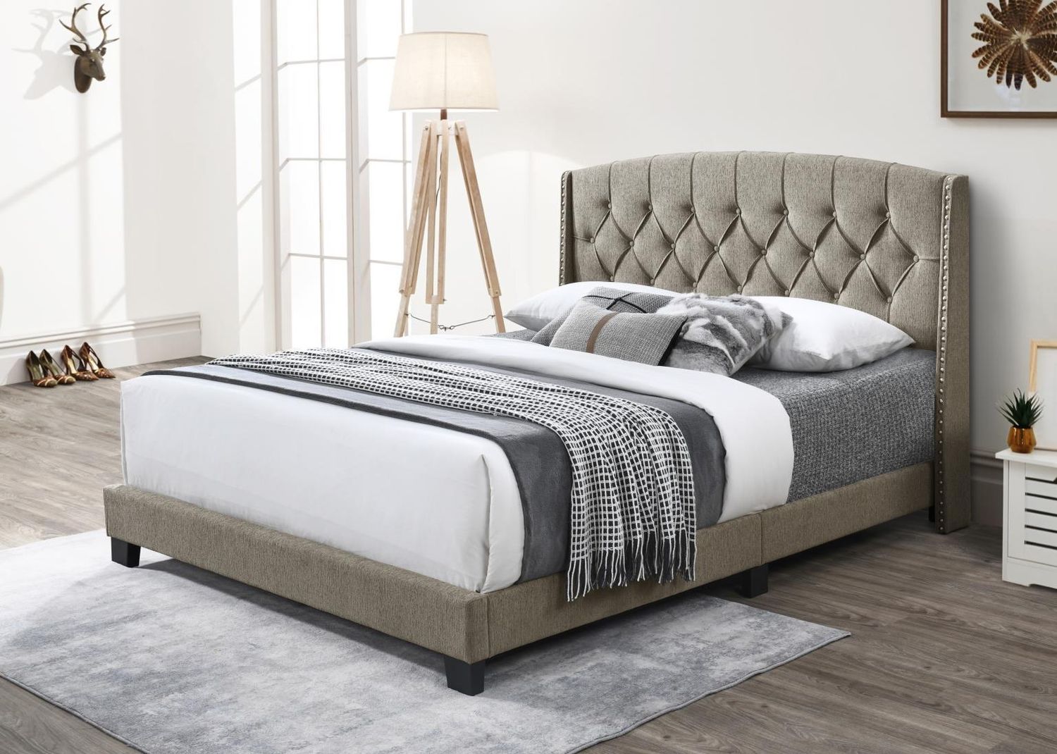 B594 - Bed, Size: Full