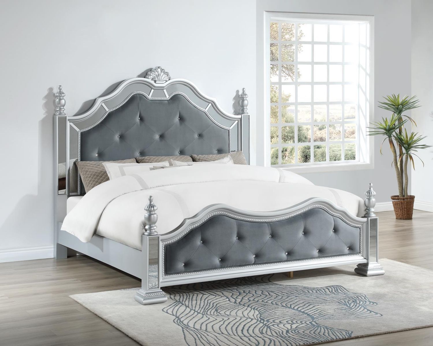 B092 - Bed, Size: King