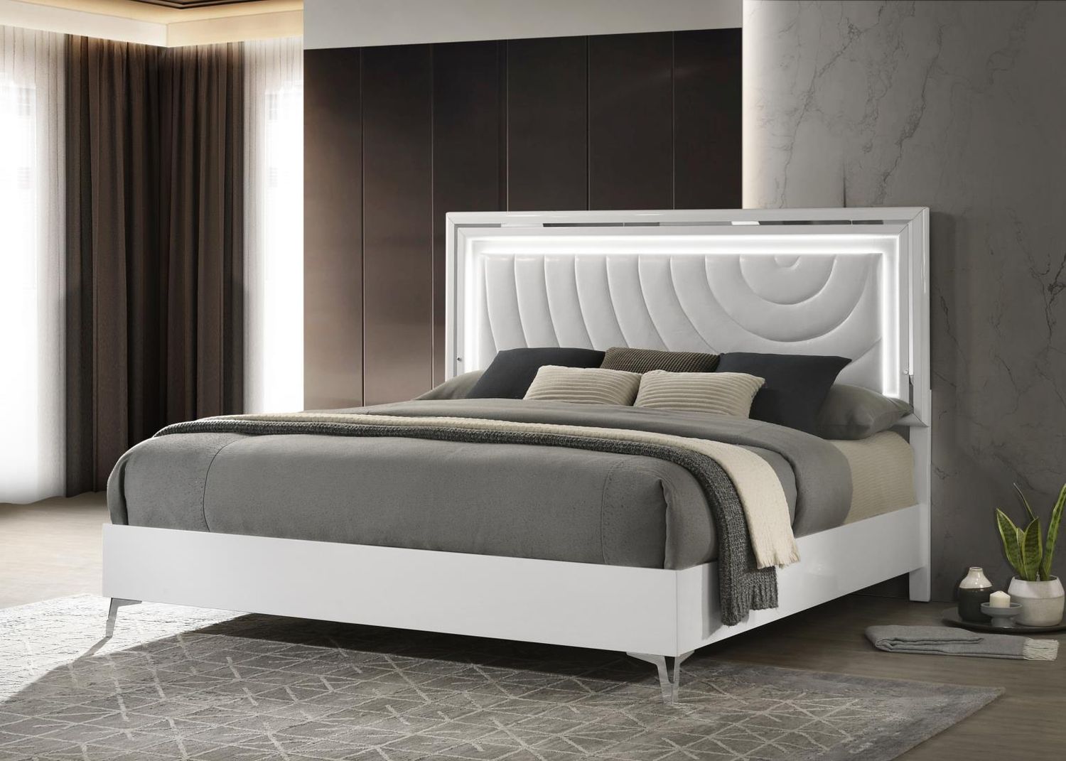 B119 - LED Bed, Size: King