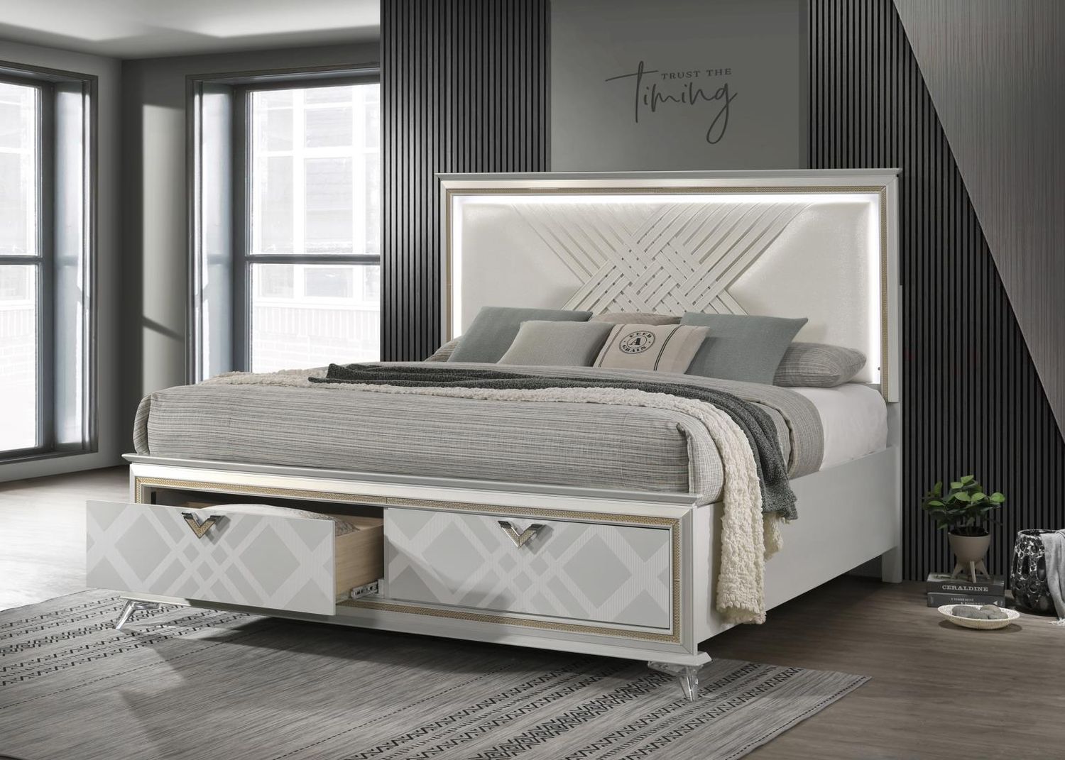 B026 - Bed, Size: King