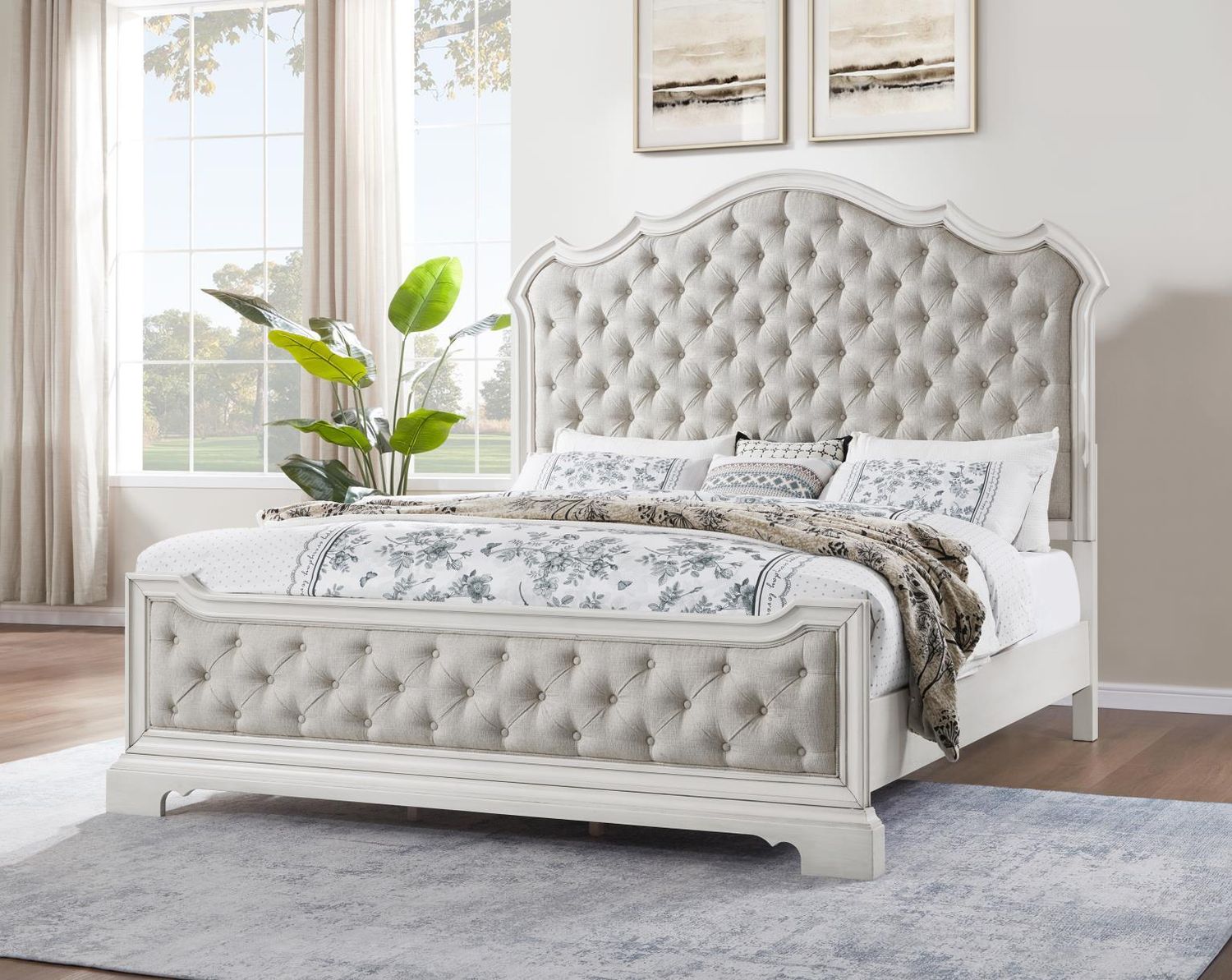 B072 - Bed, Size: King
