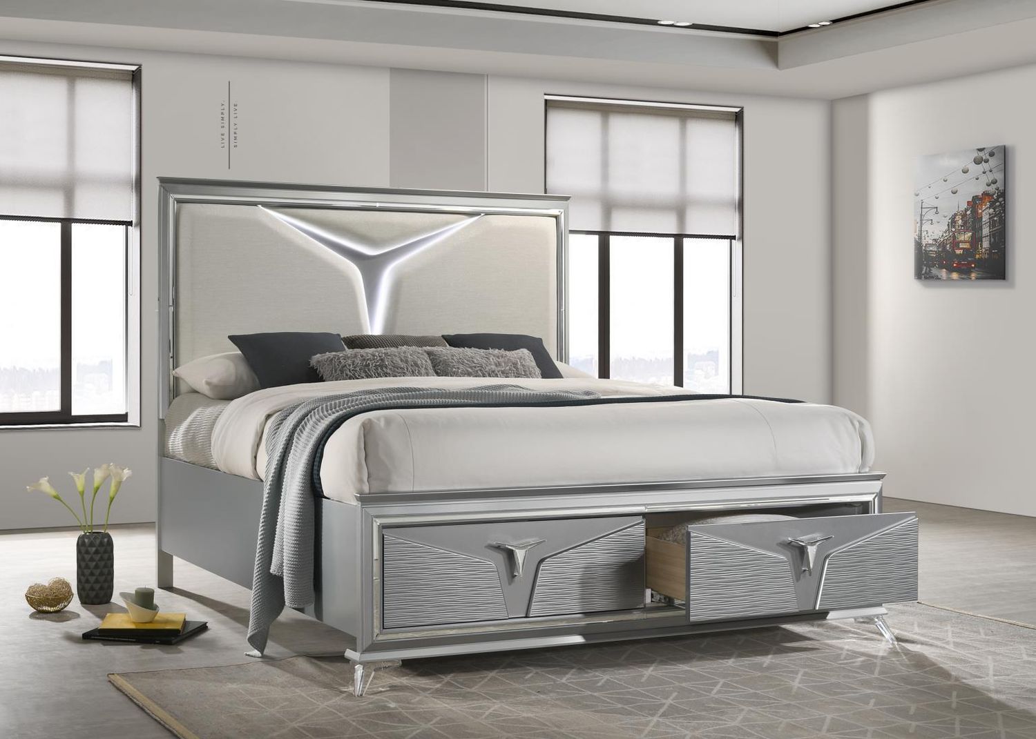 B024 - Bed, Size: Queen
