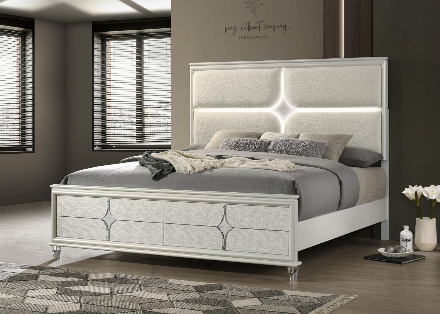B025 - Bed, Size: Queen