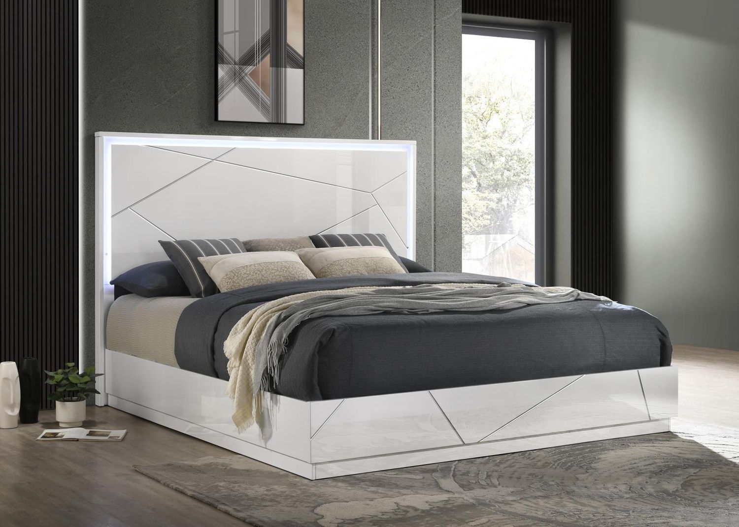 B121 - Line Bed, Size: King