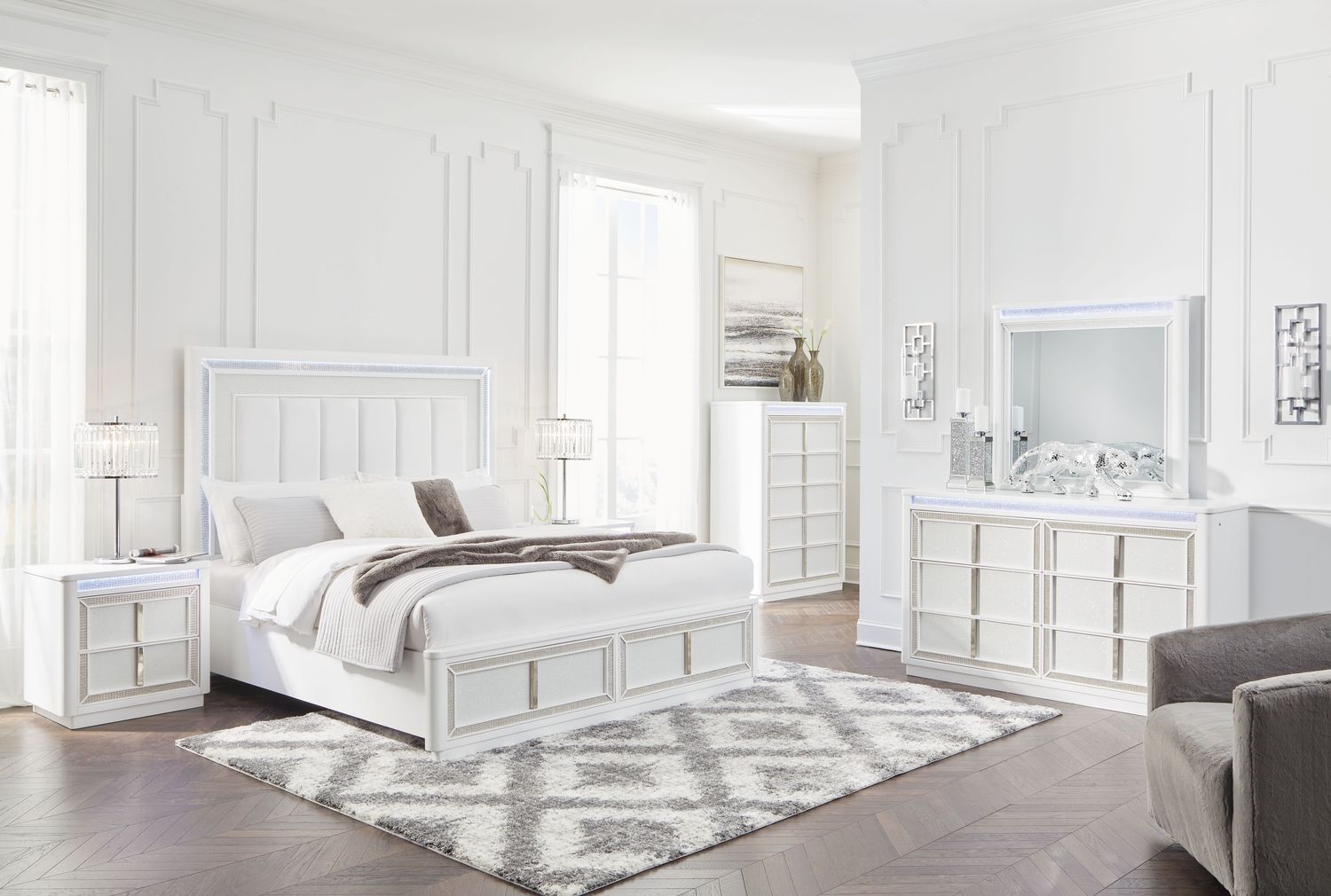 Chalanna - Storage Bedroom Set, Sets: 6 Pc. Bed, Dresser, Mirror, Chest, Size: Queen