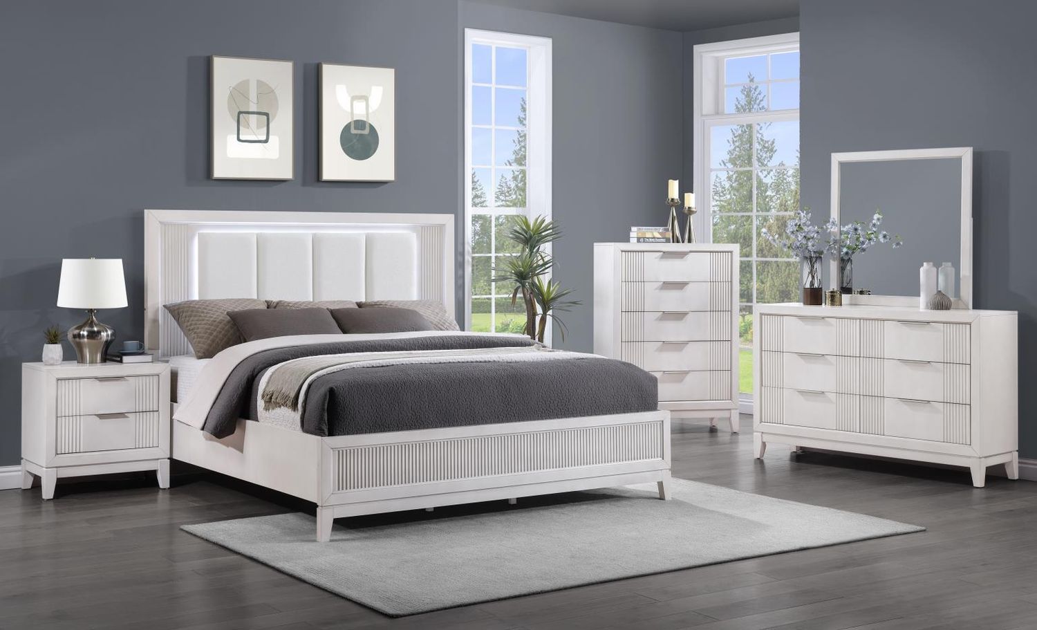 B252 - Bedroom Set, Sets: 3 Pc. Bed, Dresser, Mirror, Size: Queen