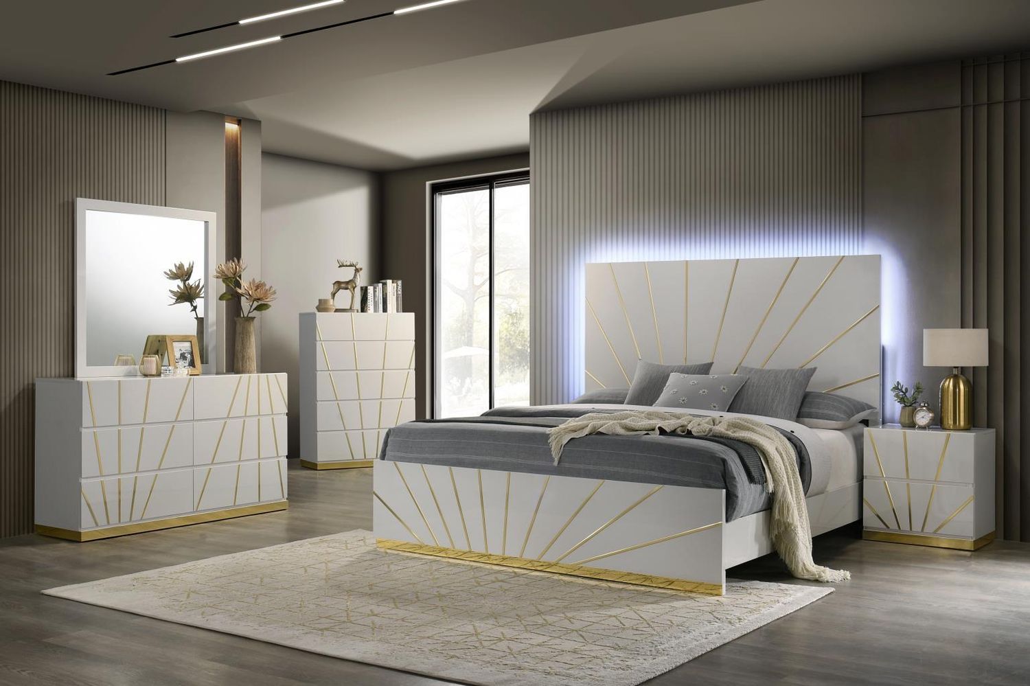 B205 - Bedroom Set, Sets: 5 Pc. Bed, Dresser, Mirror, Chest, Nightstand, Size: King