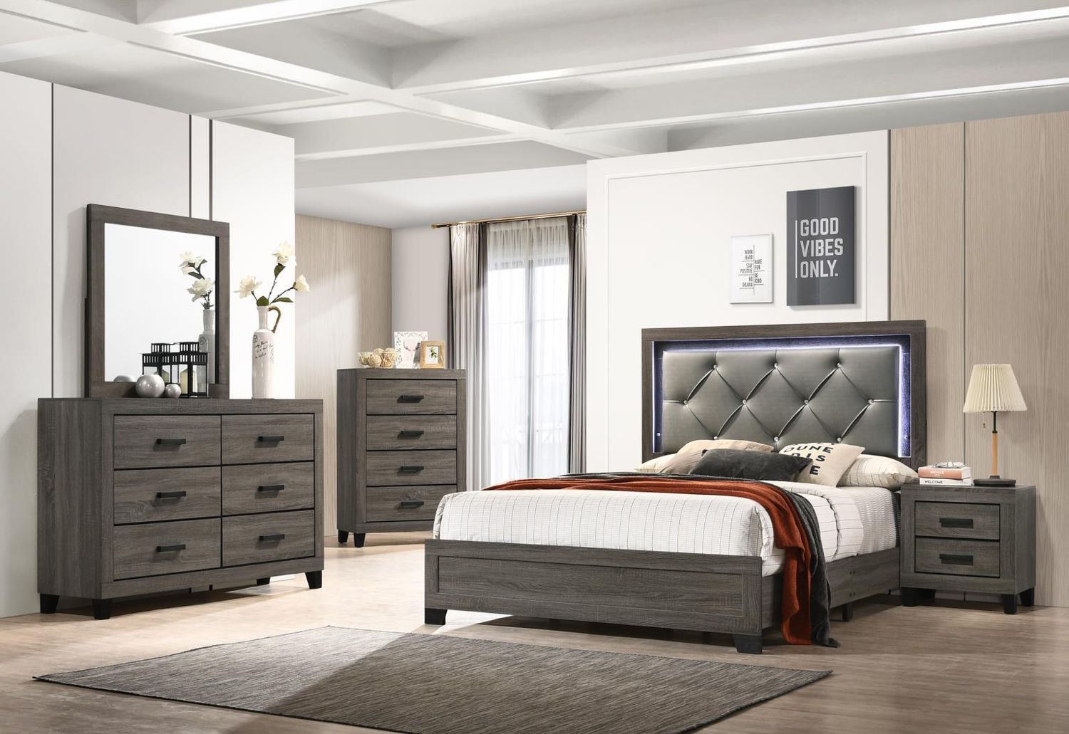 B376 - Bedroom Set, Sets: 3 Pc. Bed, Dresser, Mirror, Size: Twin