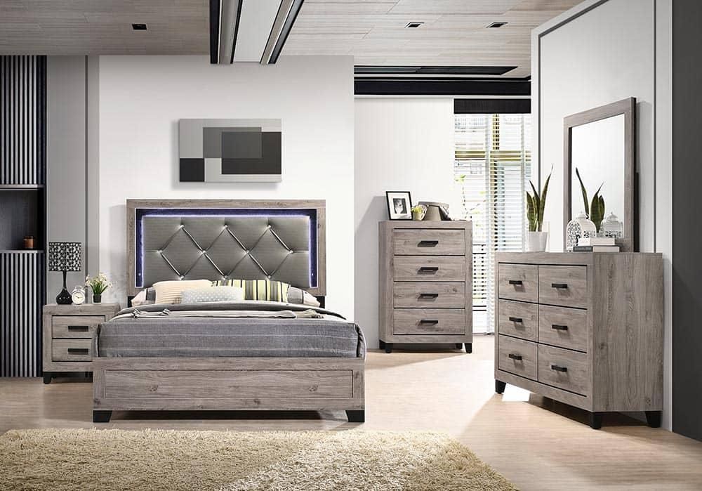 B377 - Bedroom Set, Sets: 3 Pc. Bed, Dresser, Mirror, Size: Full