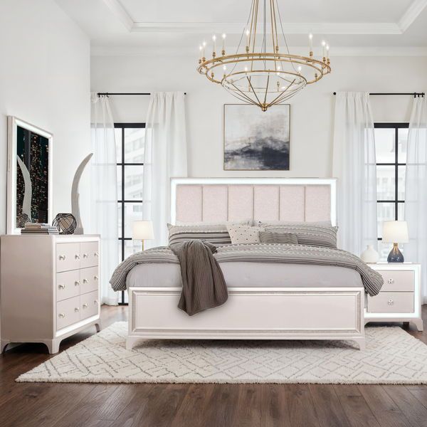 Cassie - 4 Piece Bedroom Set, Size: King