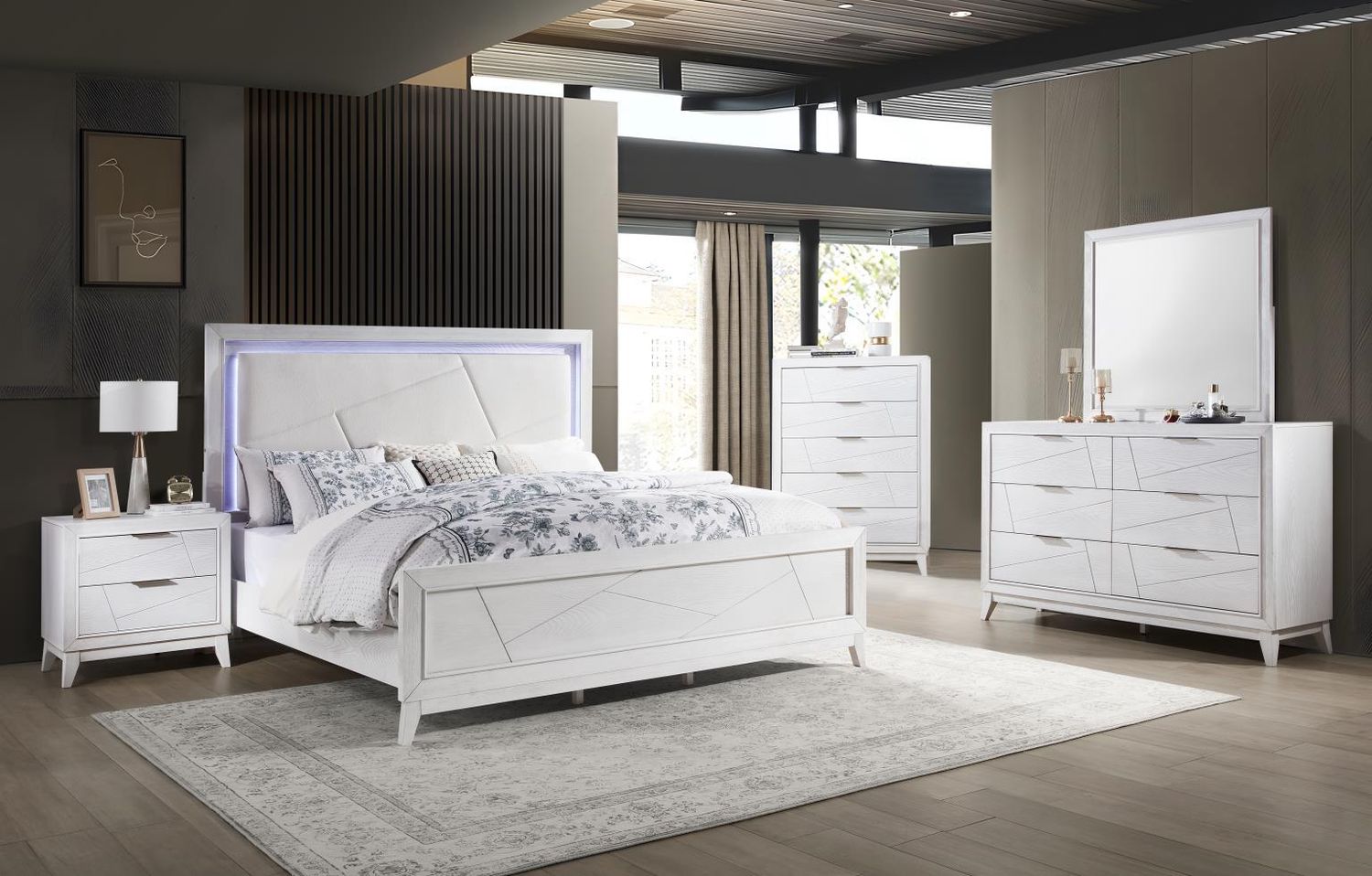 B242 - Bedroom Set, Sets: 3 Pc. Bed, Dresser, Mirror, Size: King