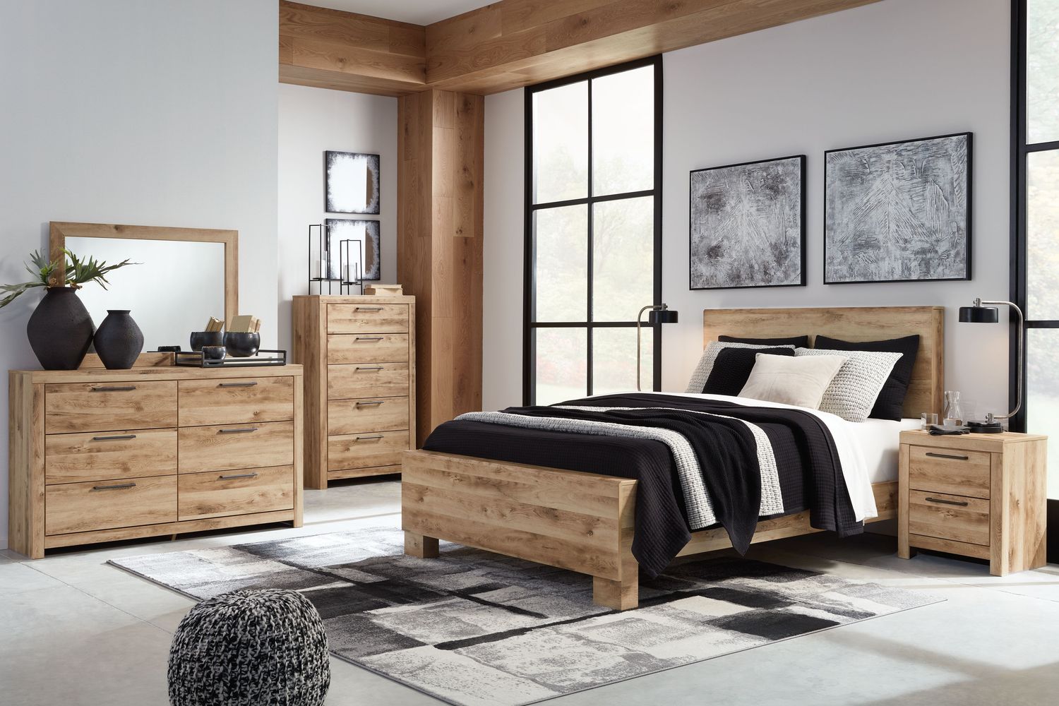 Hyanna - Panel Bedroom Set, Sets: 6 Pc. Bed, Dresser, Mirror, Chest, Size: Queen