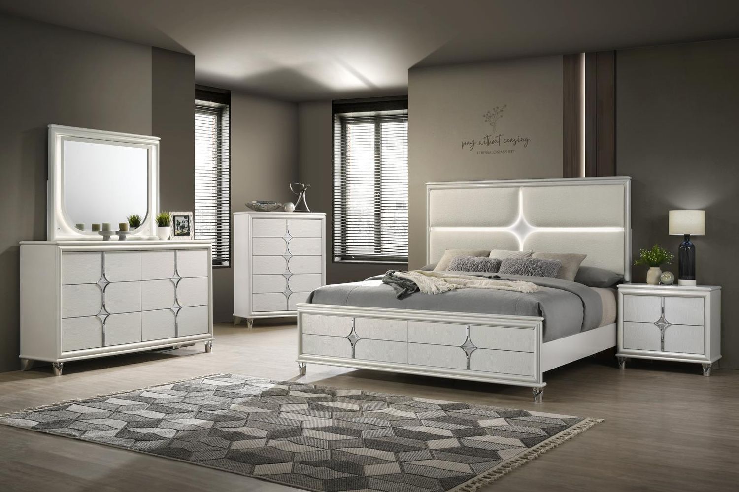 B025 - Bedroom Set, Sets: 3 Pc. Bed, Dresser, Mirror, Size: King