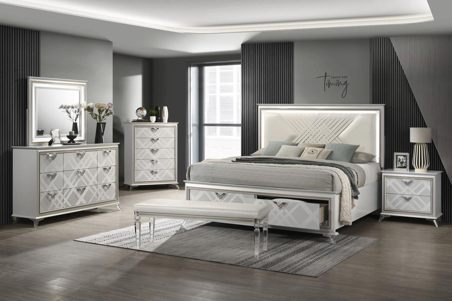 B026 - Bedroom Set, Sets: 3 Pc. Bed, Dresser, Mirror, Size: Queen