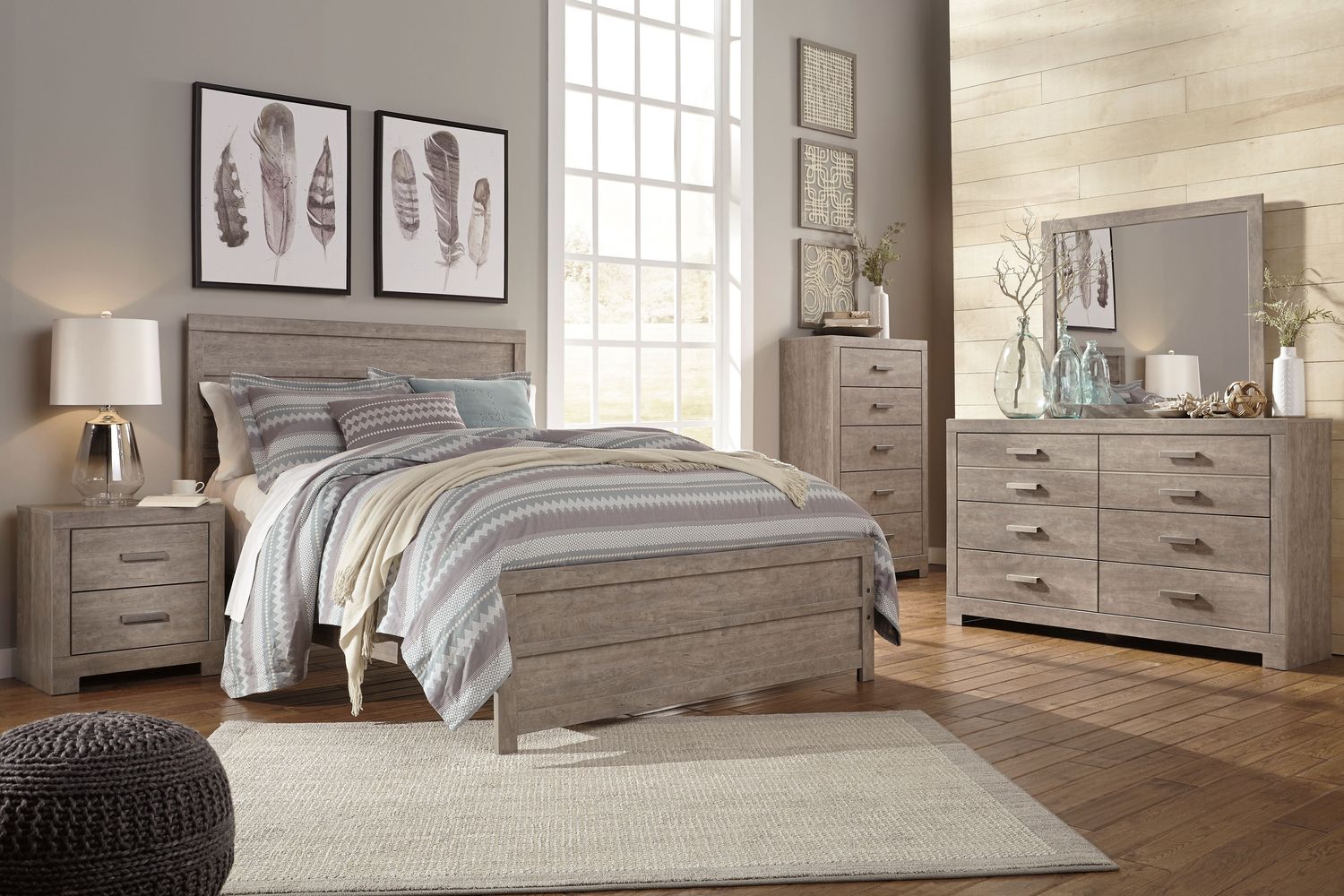 Culverbach - Panel Bedroom Set, Sets: 5 Pc. Bed, Dresser, Mirror, Chest, Size: Queen