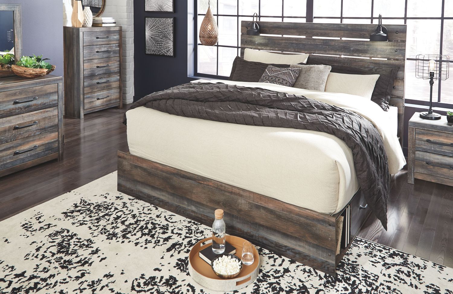 Drystan - Panel Bedroom Set, Sets: 7 Pc. Bed, Dresser, Mirror, Chest, Size: Queen, StorageOption: 2 Drawers