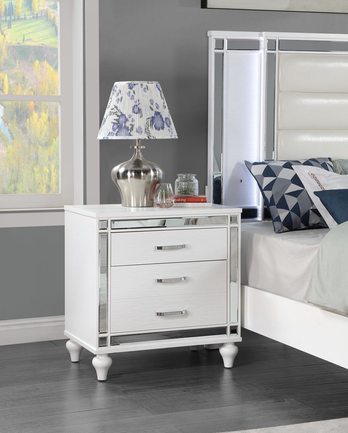 B224 - Nightstand - White Gloss