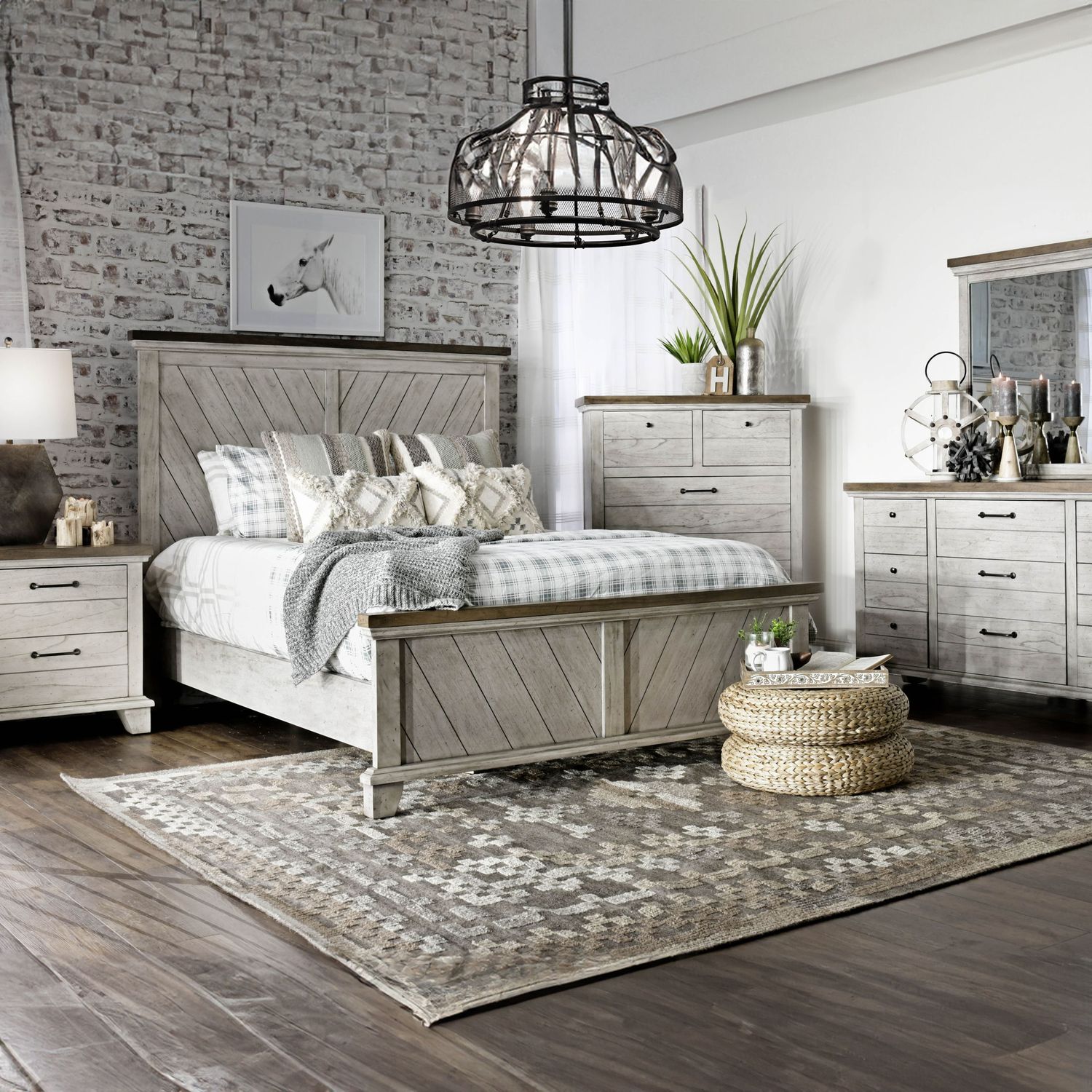 Bear Creek - 6 Piece Queen Bed Set - White Smoke - White / Queen / 6 Pc. Bed, Dresser, Mirror, Chest, 2 Nightstands