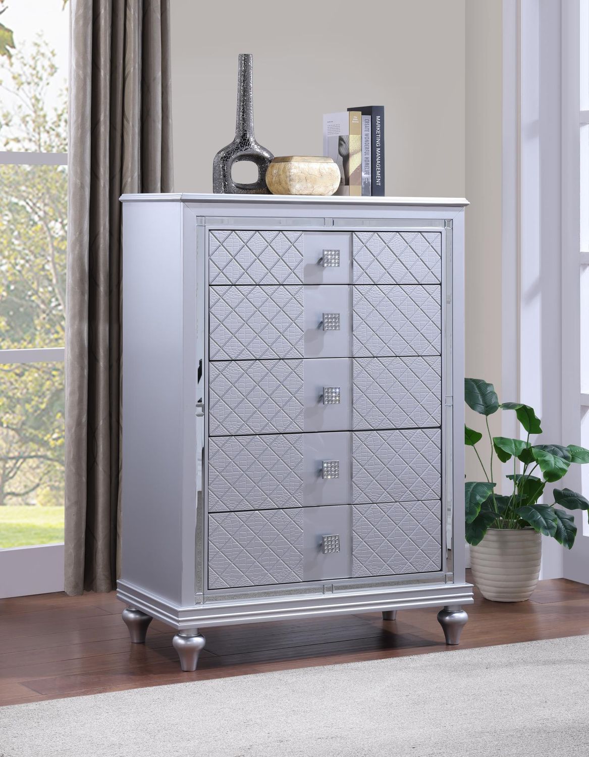 B048 - Chest - Shimmer Silver