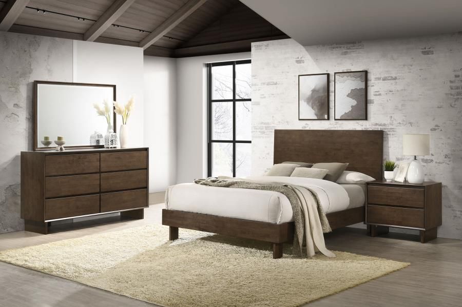Glenwood Bedroom Set Warm Brown, Sets: 4-Piece, Size: Eastern King