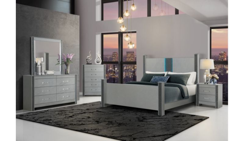 Logan - 4 Piece Bedroom Set (Bed, Dresser, Mirror, Nightstand) - Silver, Size: Queen