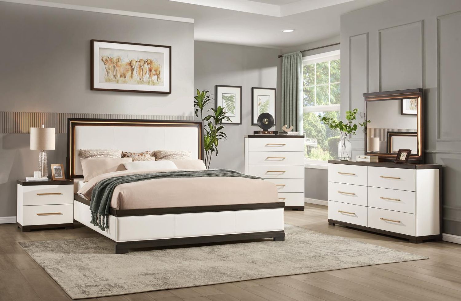B126 - Bedroom Set, Sets: 3 Pc. Bed, Dresser, Mirror, Size: King