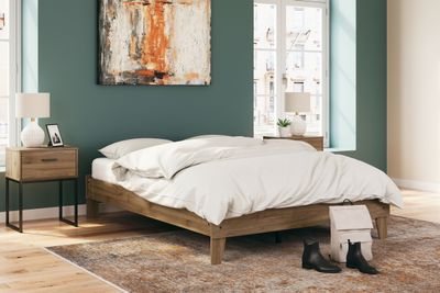 Deanlow - Queen Platform Bed - Honey - Light Brown