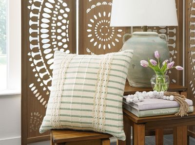 Rowton - Pillow (Set of 4) - White / Green