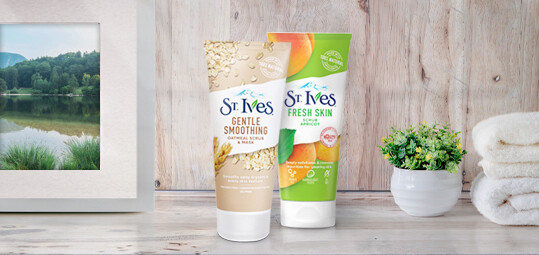 St Ives Invigorating Apricot Scrub  6oz