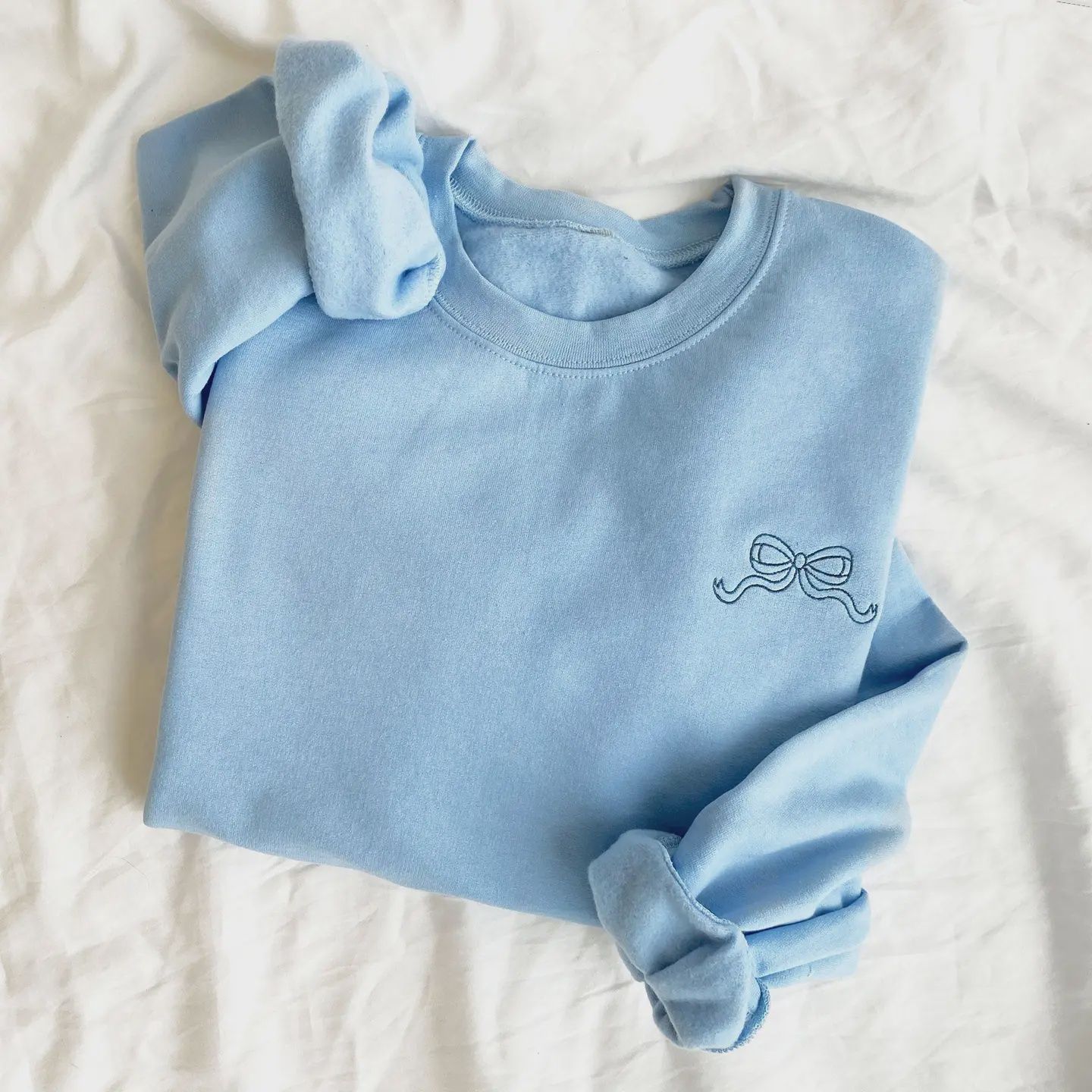 Dainty Outline Bow Crewneck, Size: S