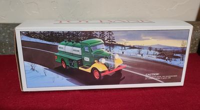 *MINT 1982-83 FIRST HESS Truck Toy Bank  MCML (Original Condition)