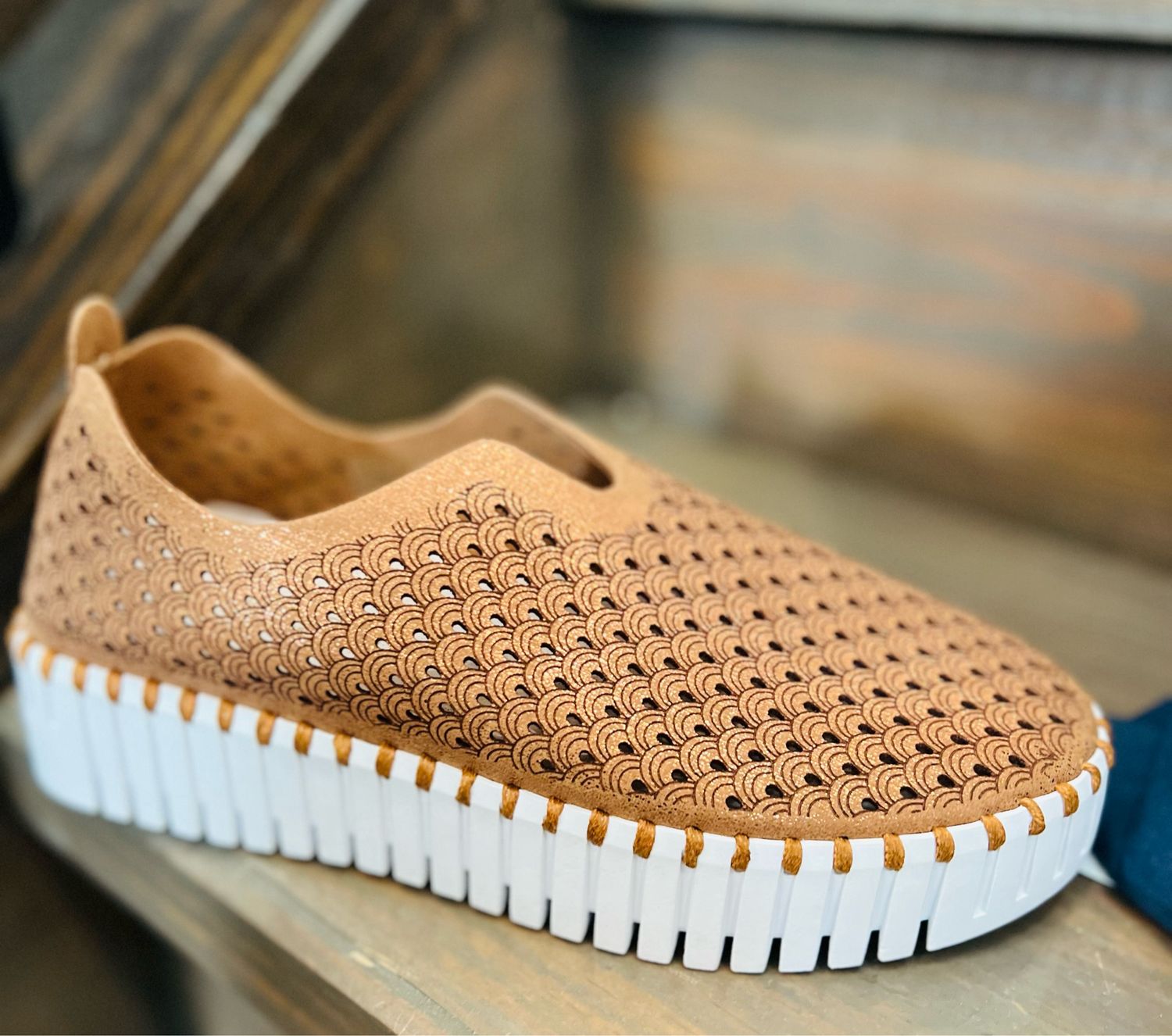 Tulip Flats-Nougat
