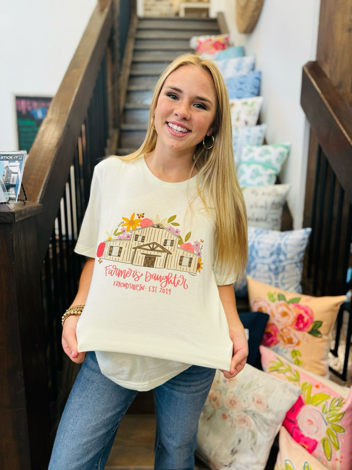 Farmer&#39;s Daughter Barn Floral Tee