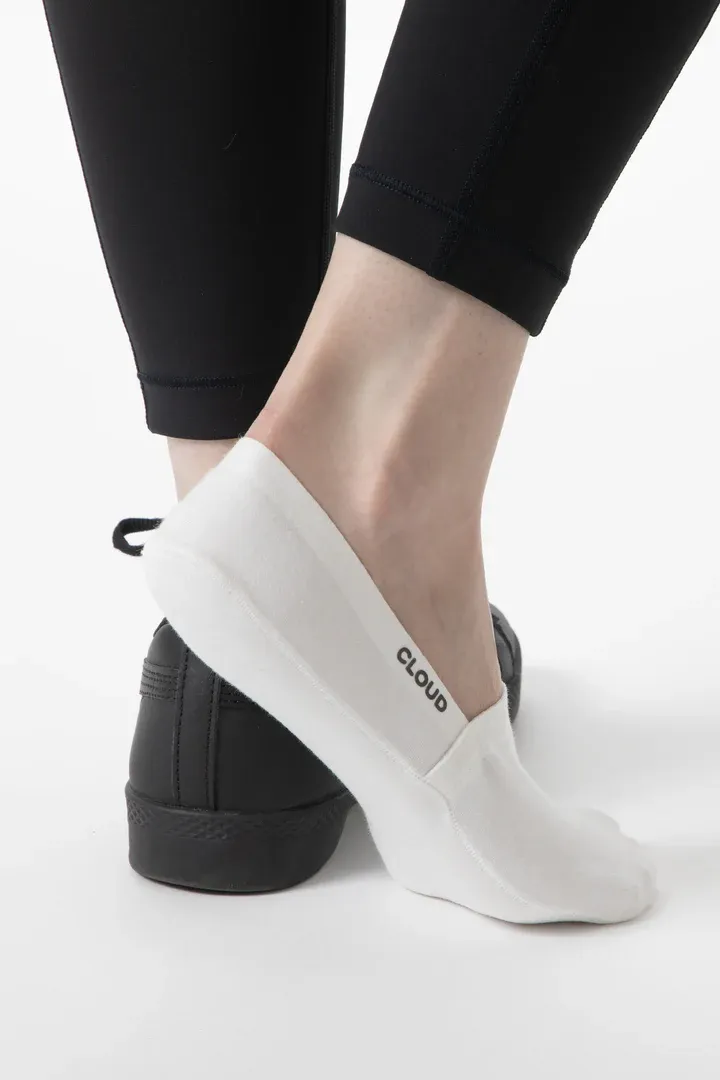 VG Cloud No Show Socks-White