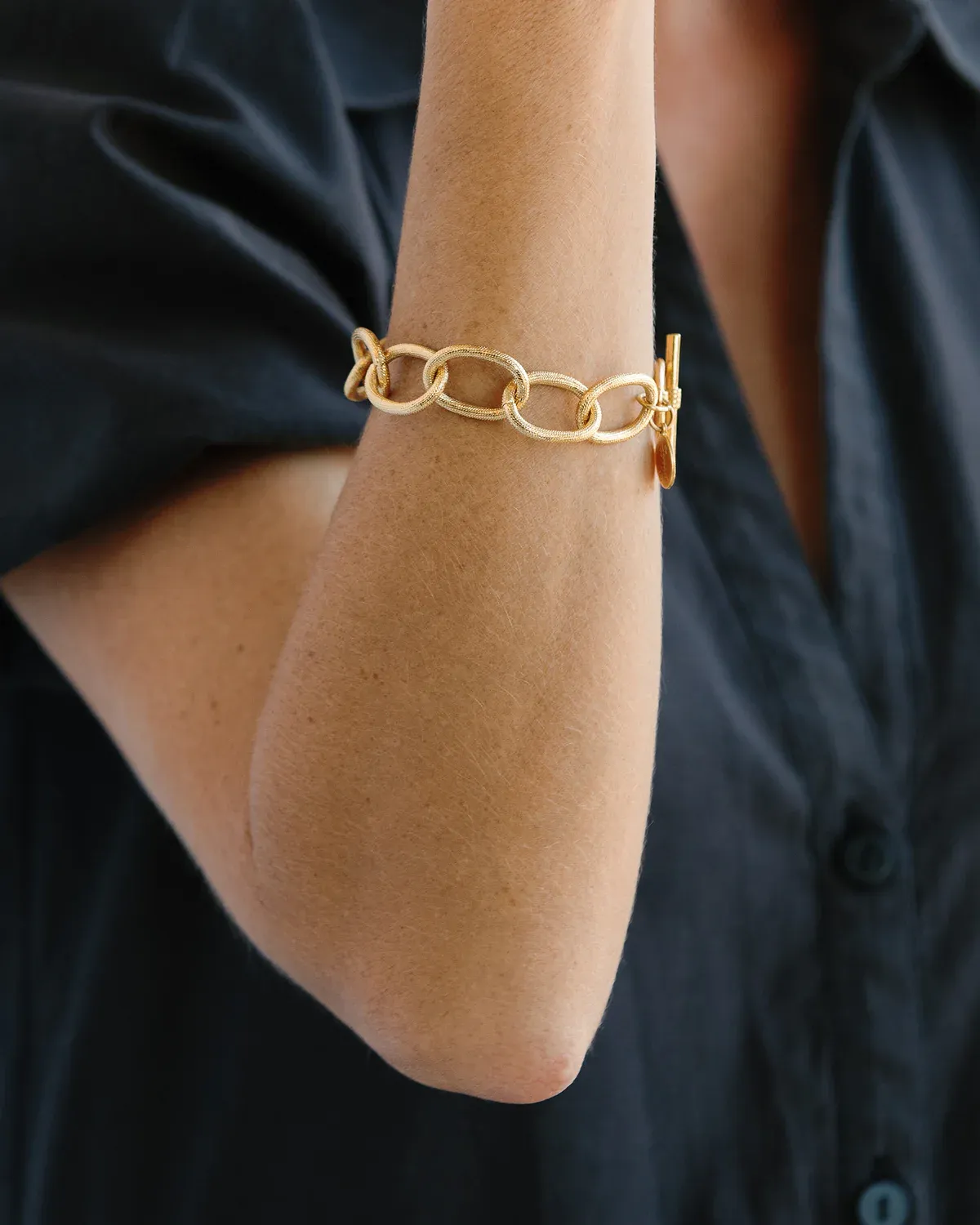 VG Gold Oval Loop Chain Bracelet
