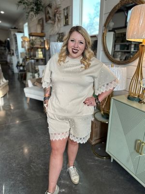 LG Elegance in Beige Shorts