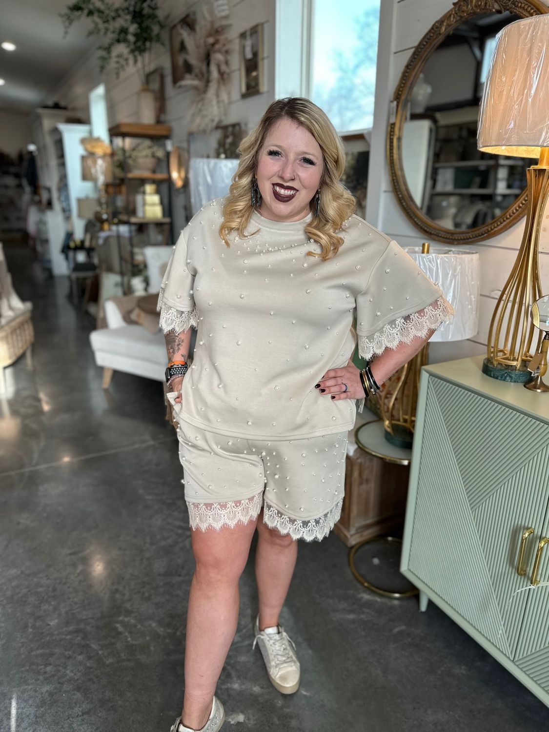 LG Elegance in Beige Shorts