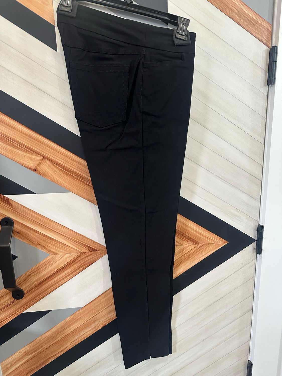 Black Pull On Ankle Pant W Pockets