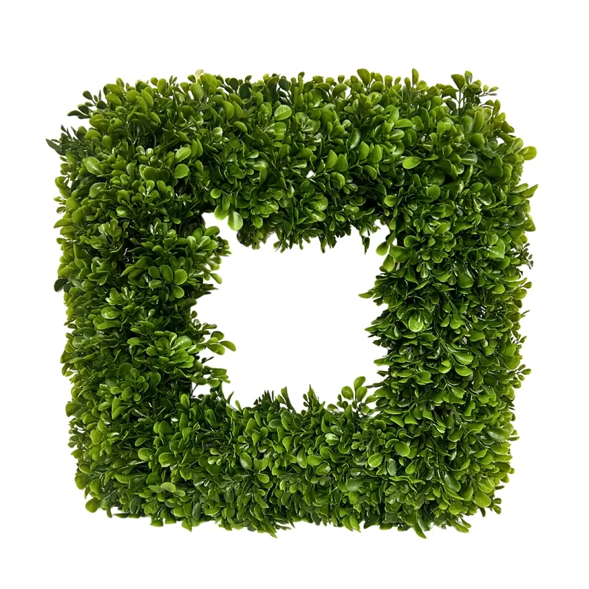 VG 18&quot; Plastic Square Boxwood Wreath