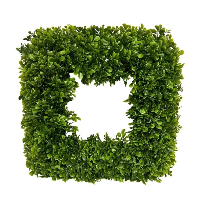 VG 18&quot; Plastic Square Boxwood Wreath