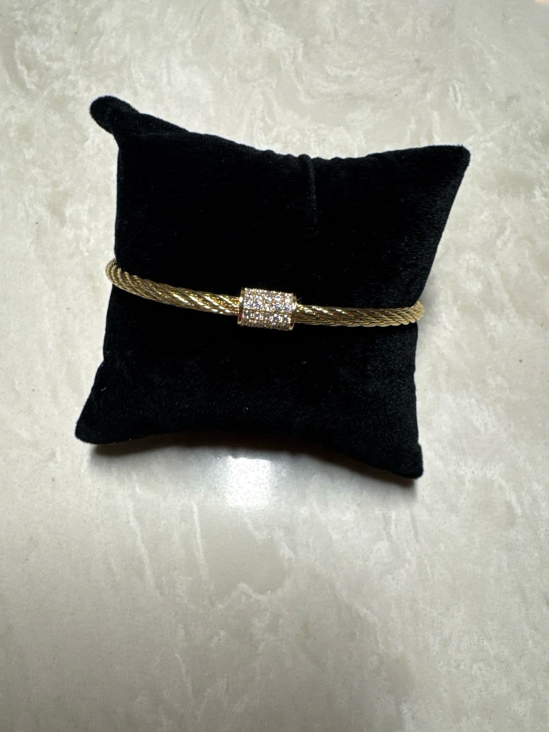 VG Rhinestone Stay Bracelet