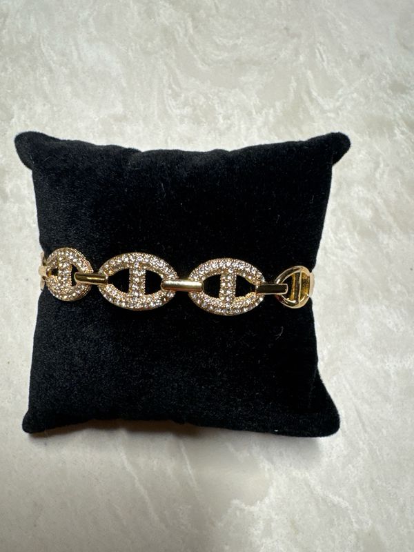 VG C Rhinestone Bracelet