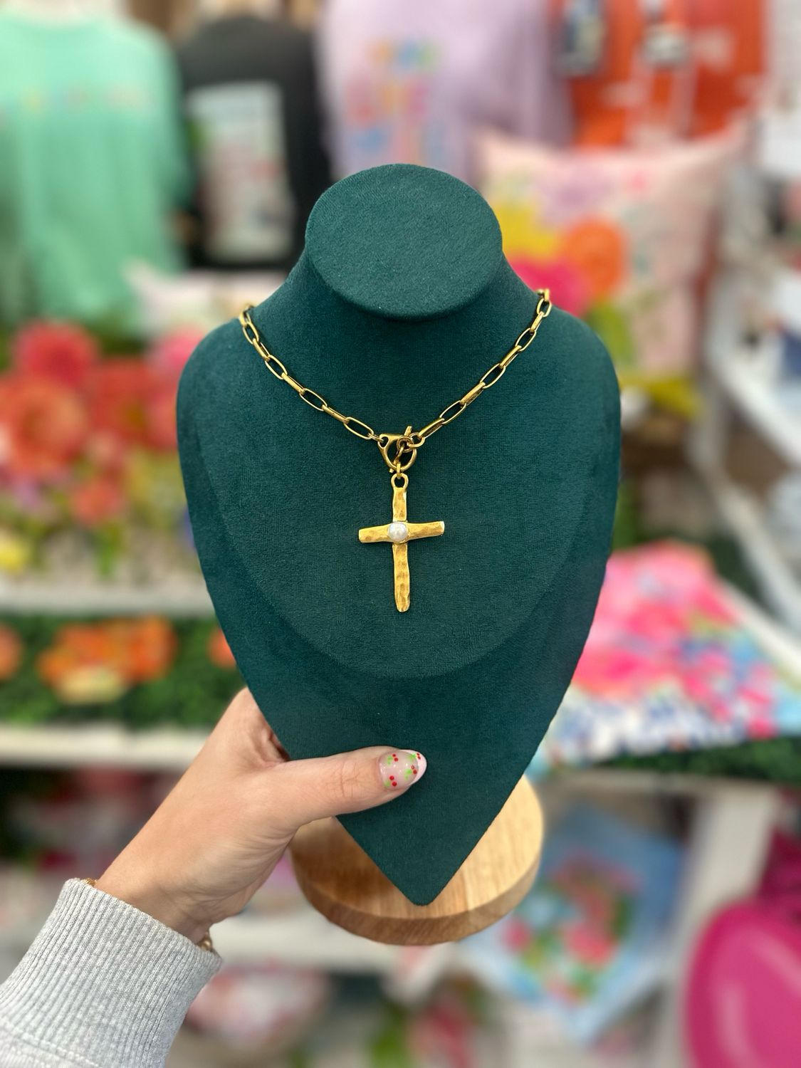 VG Cross w Center Pearl Necklace